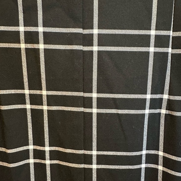 Black and White Plaid Sleeveless Dress - Picture 4 of 5